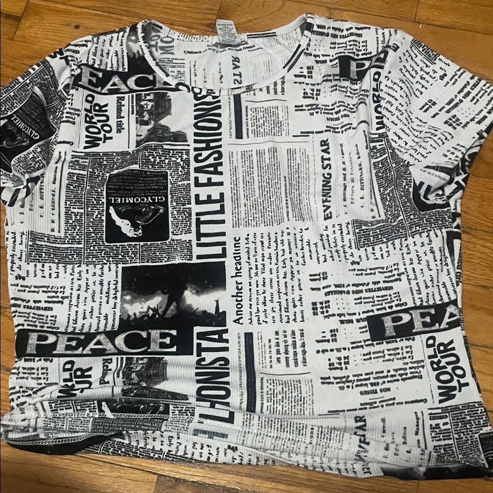 Rue21 Black and White Newspaper Print Women's Tee